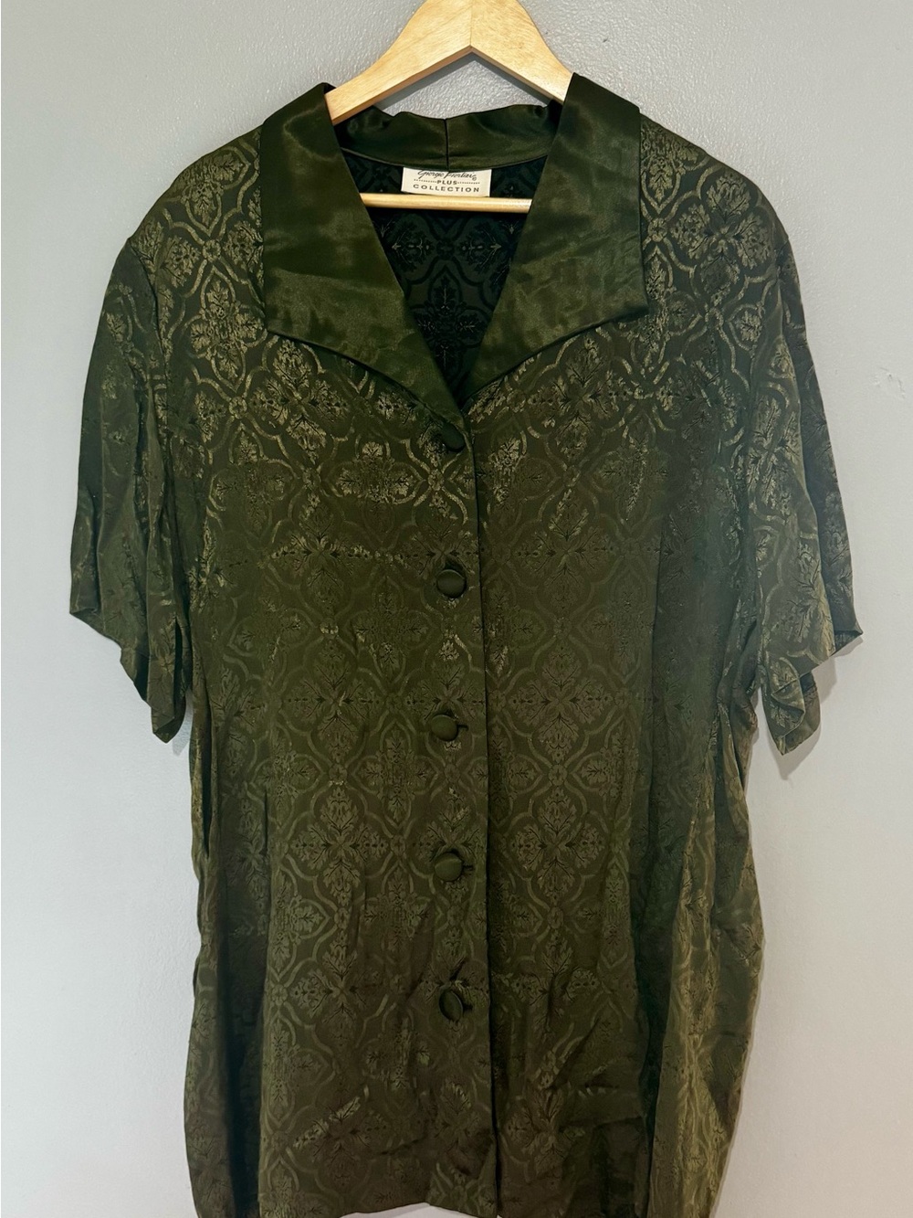 Vintage Olive Sating Pattern Textured Green Button Front Women's Plus Size Top